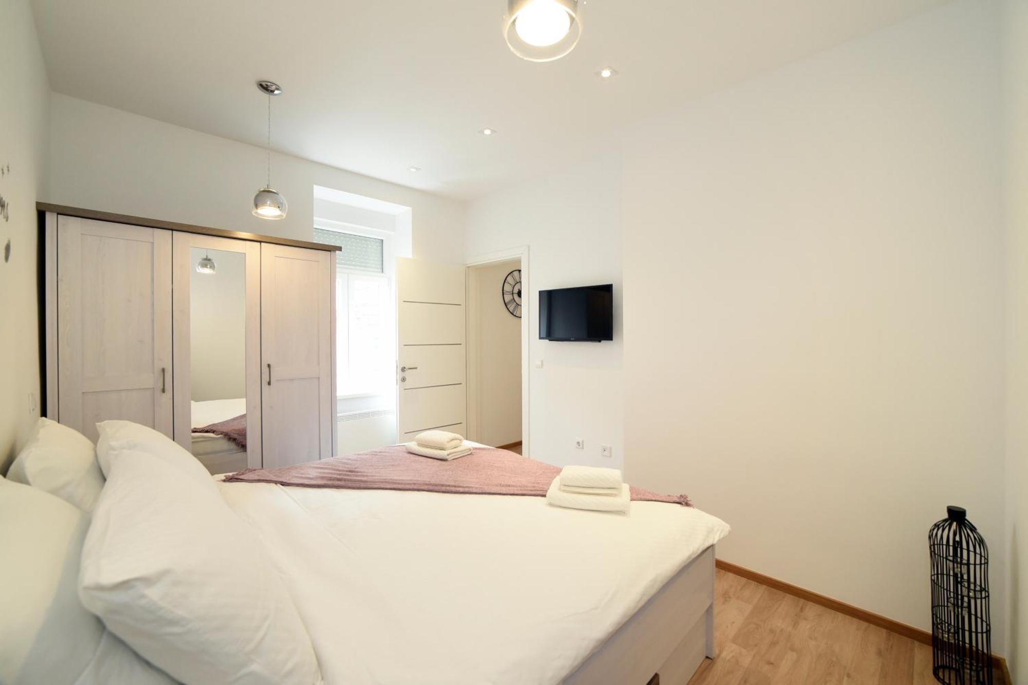 Delux Primorska, 2nd Floor * Zagreb