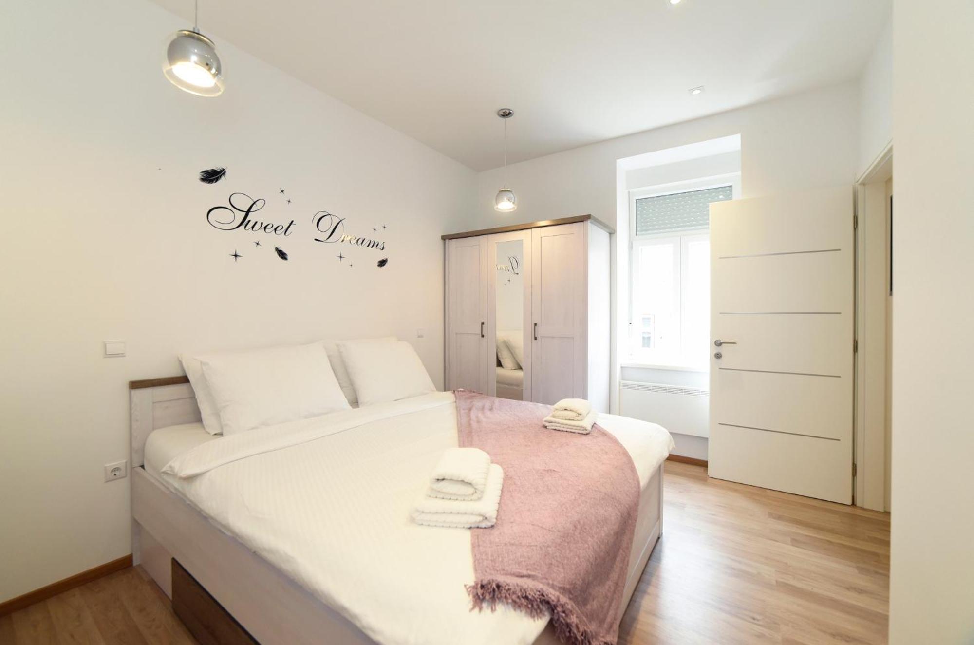 Delux Primorska, 2nd Floor * Zagreb